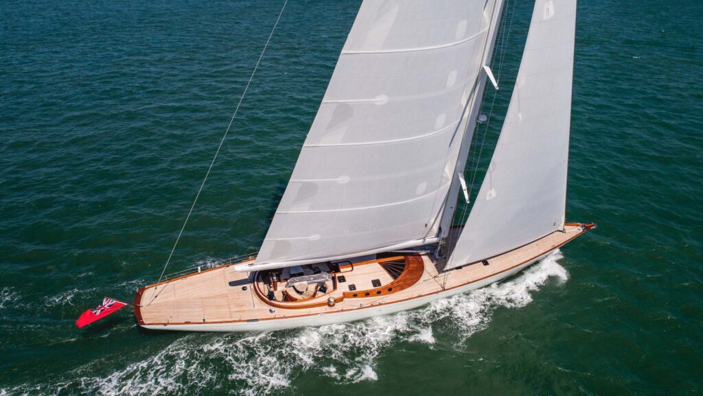 Velero Spirit 111