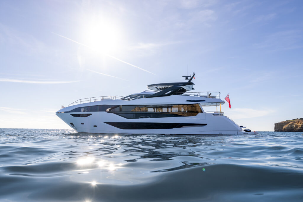 Yate Sunseeker 100, Inglaterra